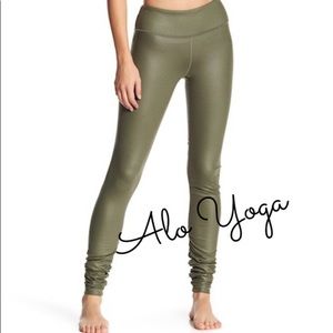 Alo Yoga Idol pants in jungle! XS